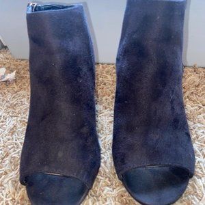 Open toed black little wedges